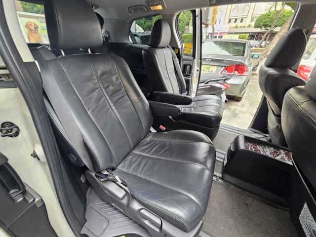 Toyota  Previa  第7張相片