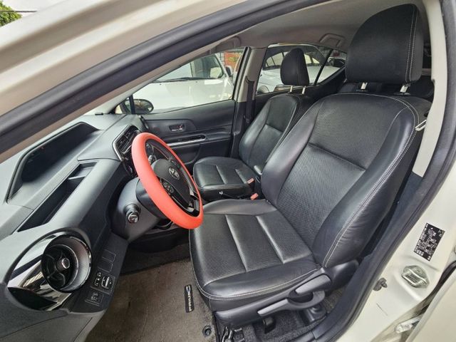 Toyota  Prius C  第7張相片