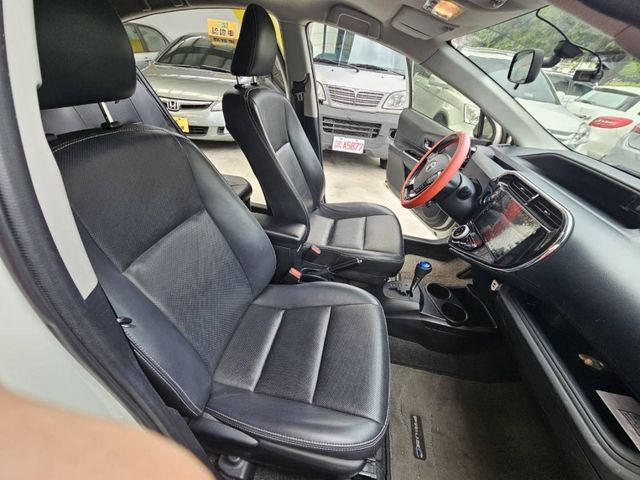 Toyota  Prius C  第9張相片