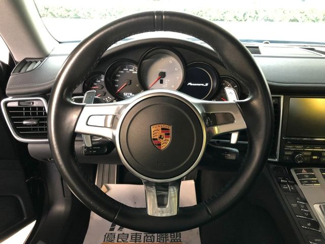 PORSCHE  Panamera 帕拉梅拉  第3張相片