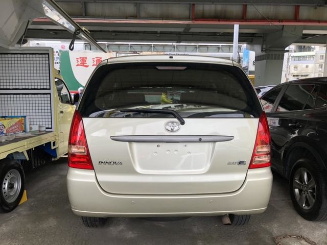 Toyota  Innova  第8張相片