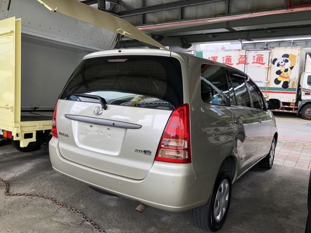 Toyota  Innova  第9張相片
