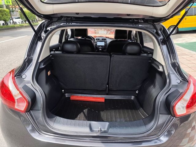 Nissan  Tiida  第8張相片