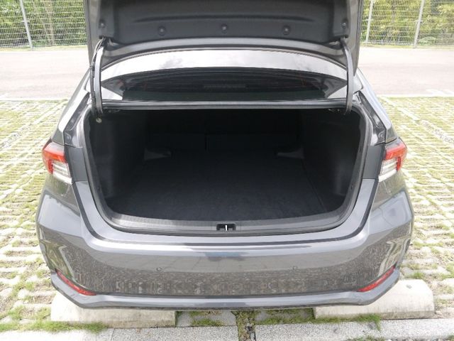 Toyota  Altis  第8張相片