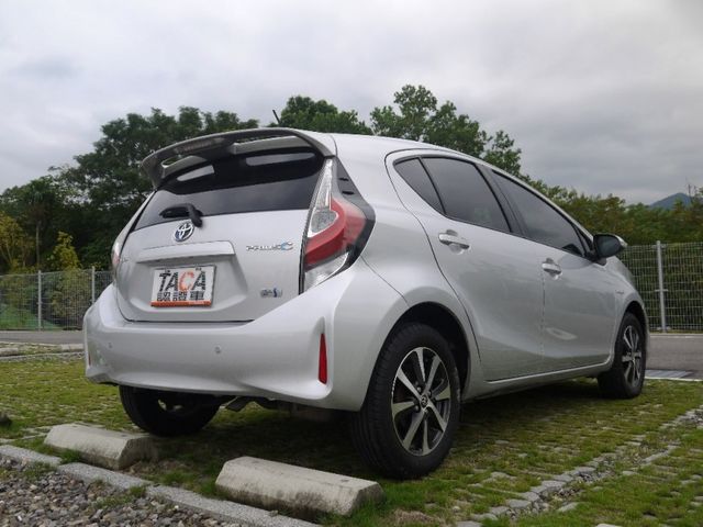 Toyota  Prius C  第7張相片
