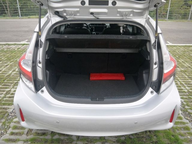 Toyota  Prius C  第8張相片