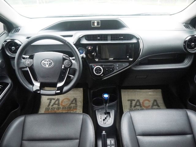 Toyota  Prius C  第9張相片