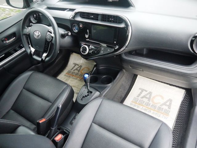 Toyota  Prius C  第14張相片