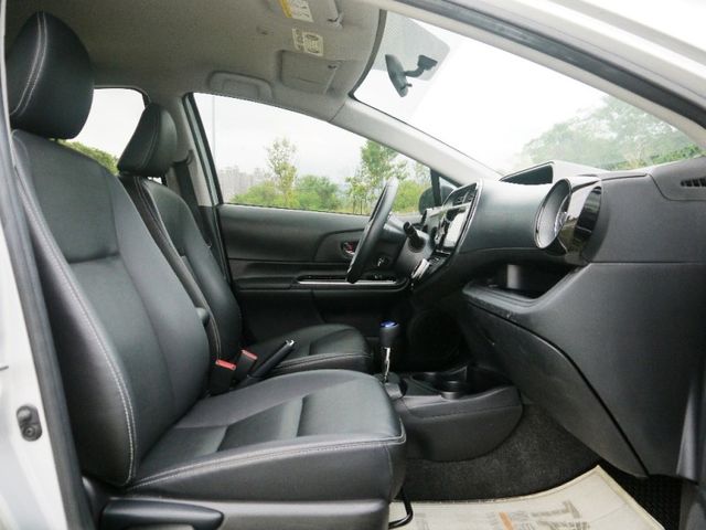 Toyota  Prius C  第15張相片