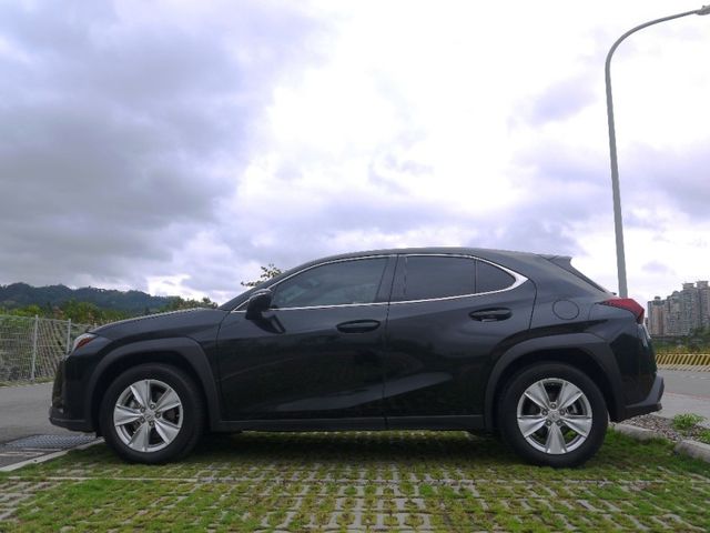 Lexus  UX250h  第3張相片