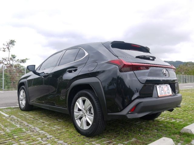 Lexus  UX250h  第5張相片