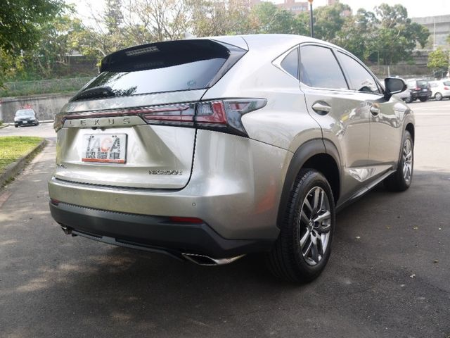 Lexus  NX  第7張相片