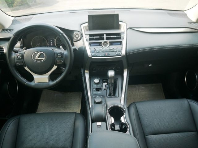 Lexus  NX  第9張相片