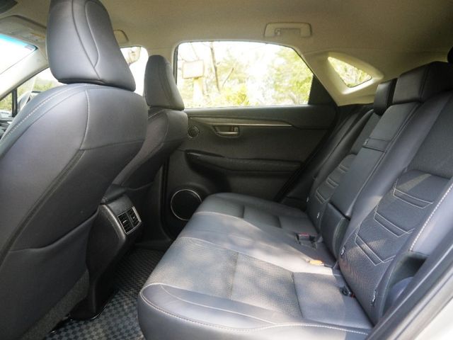 Lexus  NX  第11張相片