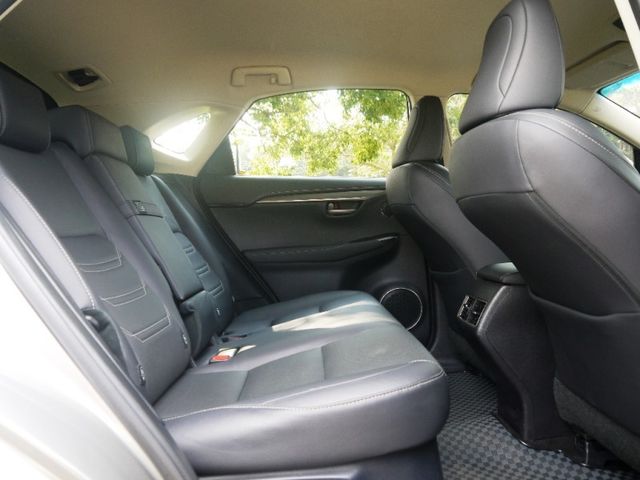 Lexus  NX  第14張相片