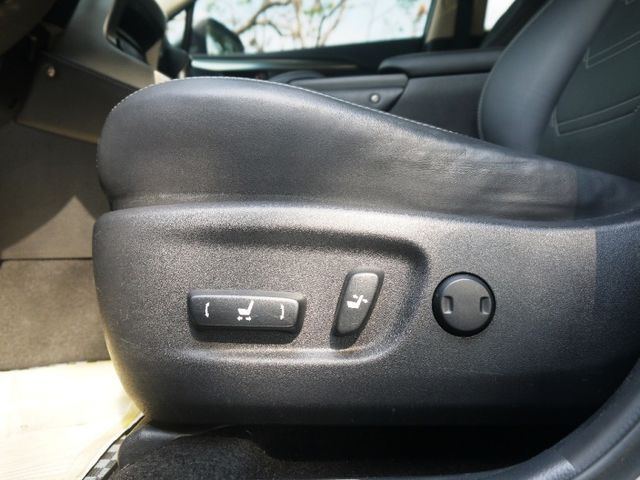 Lexus  NX  第15張相片