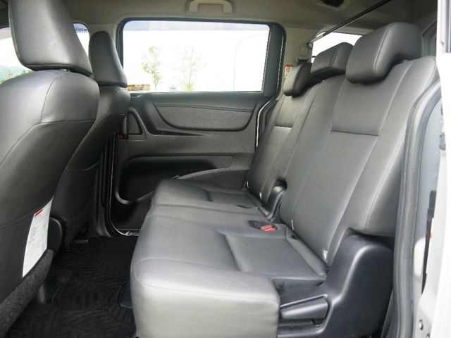 Toyota  SIENTA  第12張相片