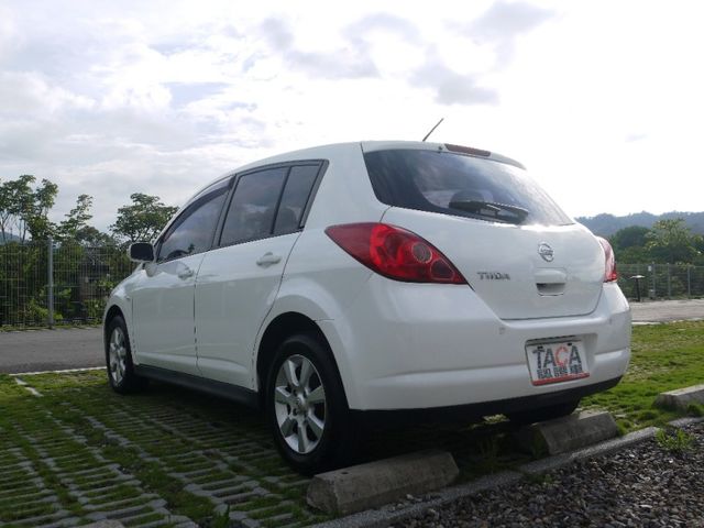 Nissan  Tiida 俗俗賣~~代步車  第6張相片