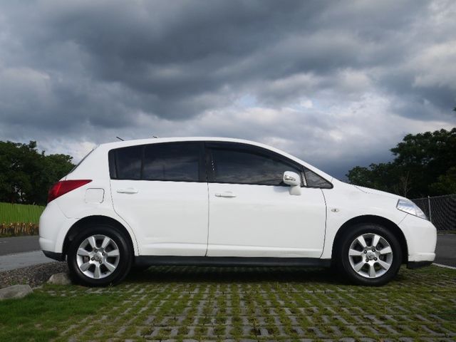 Nissan  Tiida 俗俗賣~~代步車  第8張相片