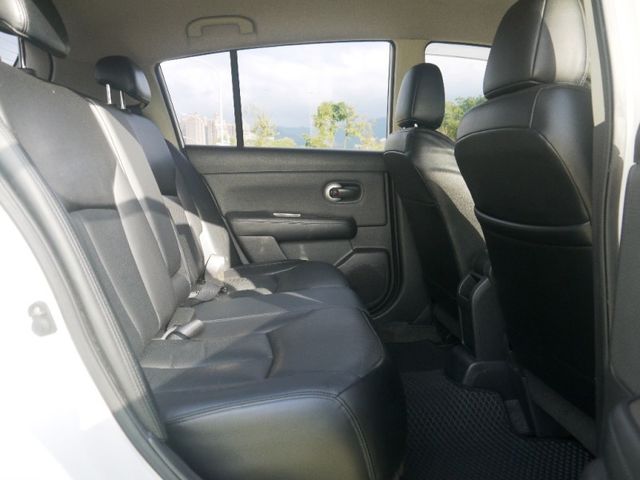 Nissan  Tiida 俗俗賣~~代步車  第17張相片