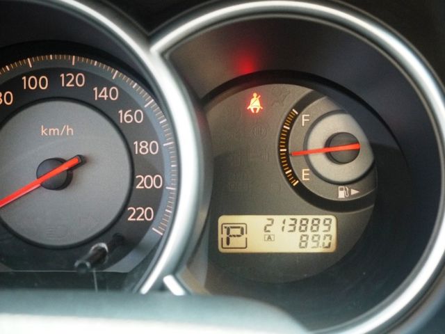 Nissan  Tiida 俗俗賣~~代步車  第19張相片