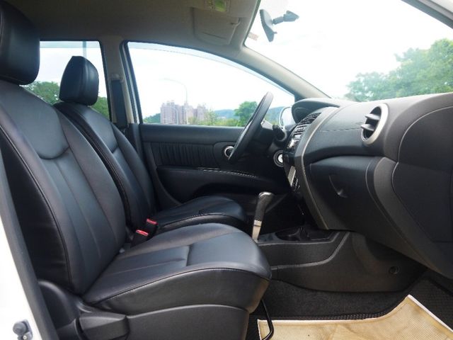 Nissan  Livina  第15張相片
