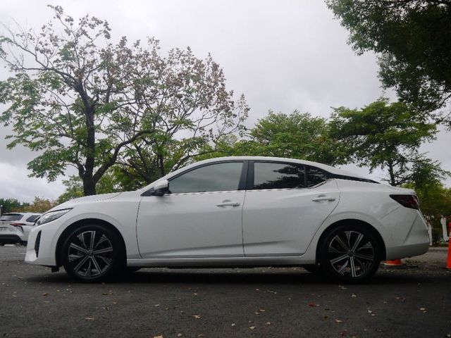 Nissan  Sentra  第5張相片