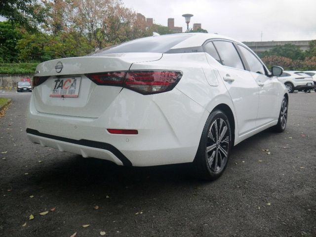 Nissan  Sentra  第6張相片