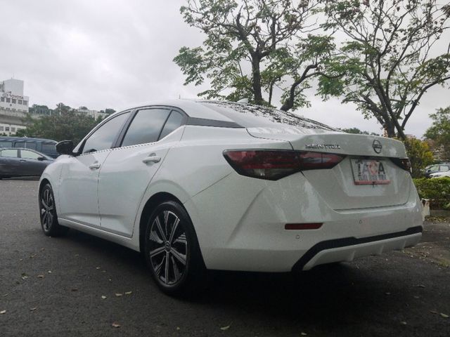 Nissan  Sentra  第7張相片
