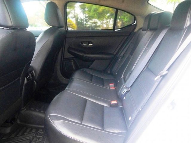 Nissan  Sentra  第9張相片