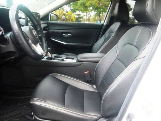 Nissan  Sentra  第10張相片