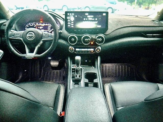 Nissan  Sentra  第11張相片