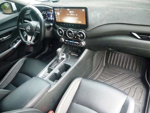 Nissan  Sentra  第12張相片