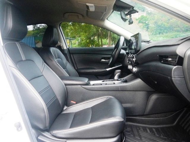 Nissan  Sentra  第13張相片