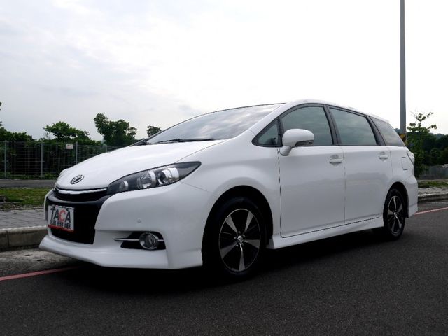 Toyota  Wish 2014 年白色 Wish 就像是車界中的「萬金  第1張相片