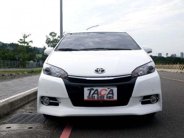 Toyota  Wish 2014 年白色 Wish 就像是車界中的「萬金  第3張相片