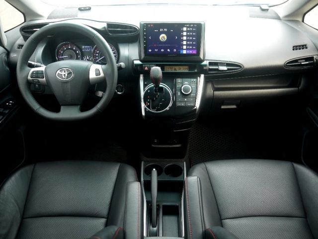 Toyota  Wish 2014 年白色 Wish 就像是車界中的「萬金  第8張相片