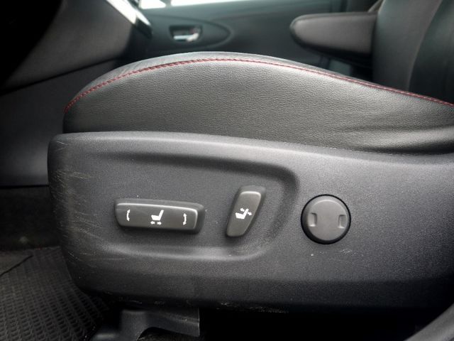 Toyota  Wish 2014 年白色 Wish 就像是車界中的「萬金  第17張相片