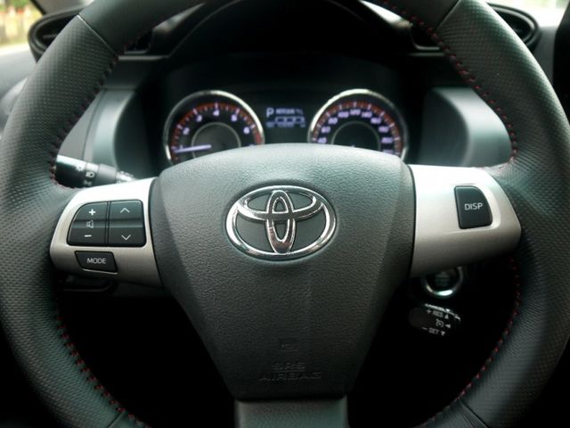 Toyota  Wish 2014 年白色 Wish 就像是車界中的「萬金  第19張相片