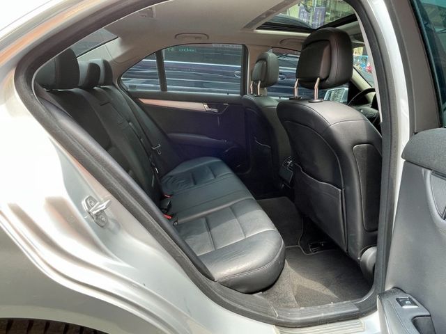 Mercedes-Benz/賓士   C-CLASS  C300  第9張相片