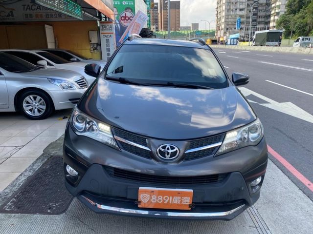 Toyota  RAV4 【全台最暢銷運動休旅、精選天窗及雙色內裝皮  第3張相片