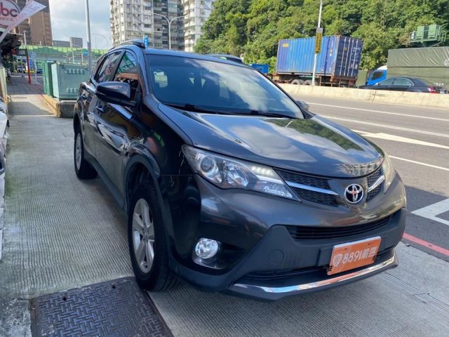 Toyota  RAV4 【全台最暢銷運動休旅、精選天窗及雙色內裝皮  第4張相片