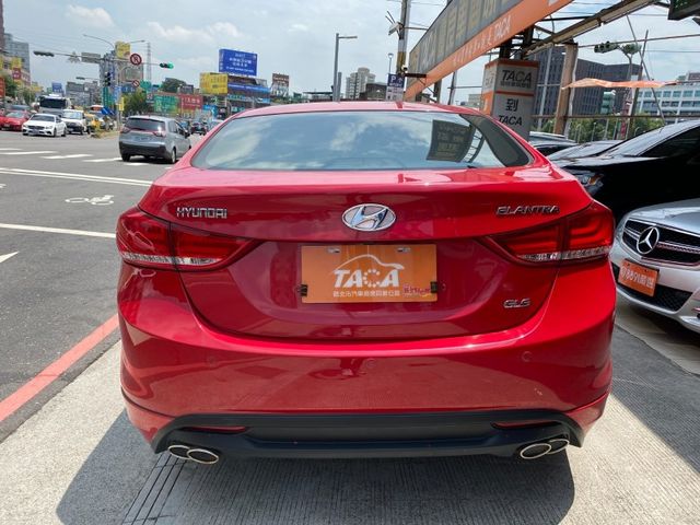 Hyundai  Elantra  第6張相片