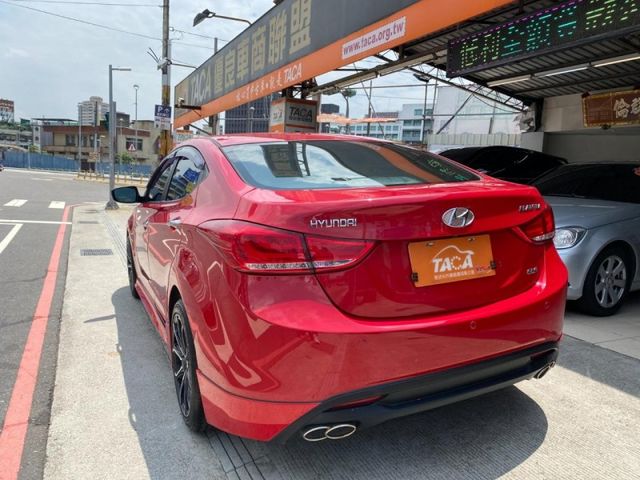 Hyundai  Elantra  第7張相片