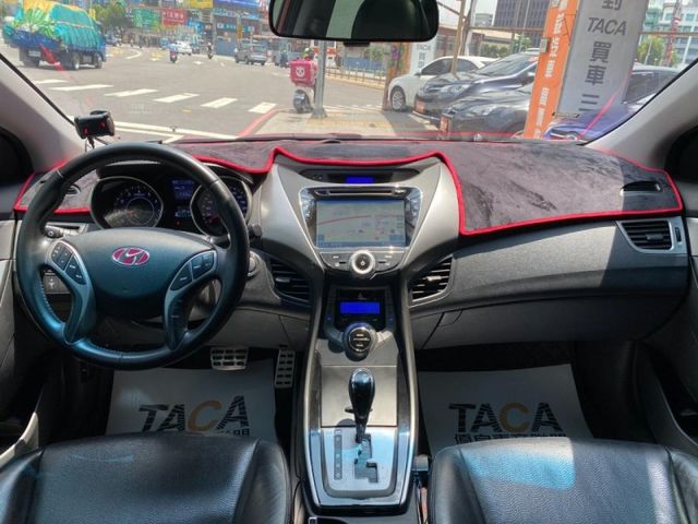 Hyundai  Elantra  第11張相片