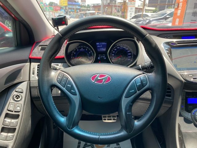 Hyundai  Elantra  第13張相片