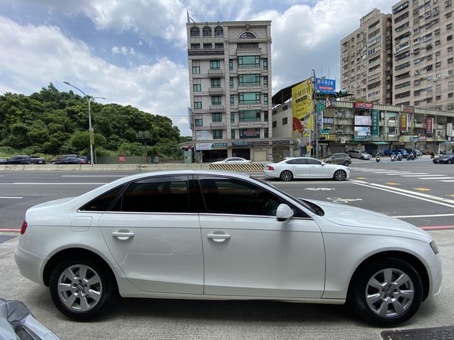 Audi  A4 【一手車、認證合格、換檔撥片、恆溫、HID頭燈、定  第14張相片