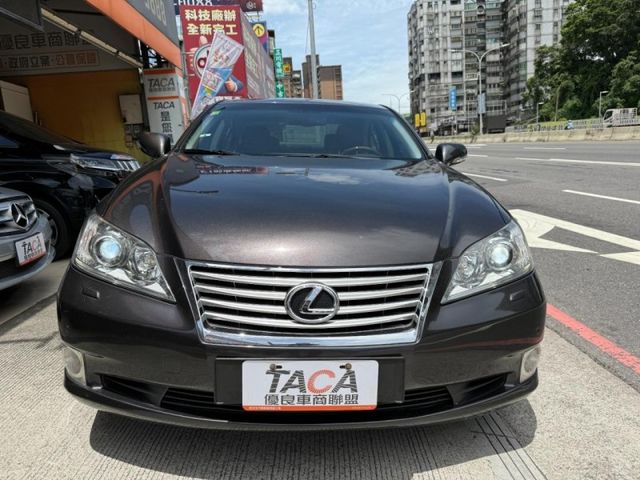 Lexus  ES 【天窗、定速、雙電動冷熱通風椅、超低里  第3張相片