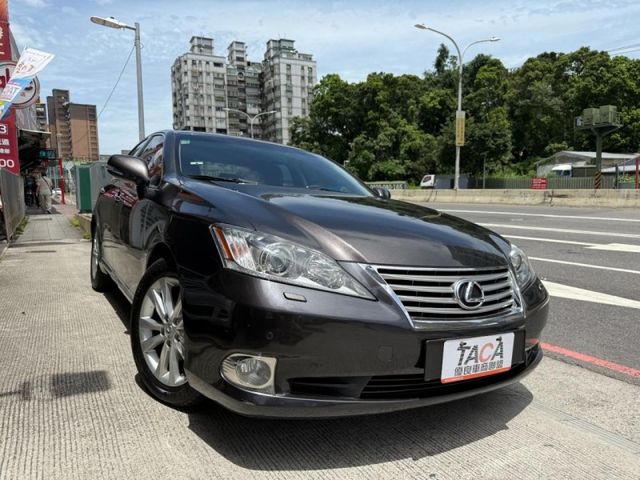 Lexus  ES 【天窗、定速、雙電動冷熱通風椅、超低里  第4張相片