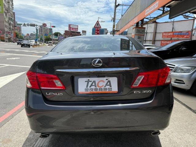 Lexus  ES 【天窗、定速、雙電動冷熱通風椅、超低里  第6張相片